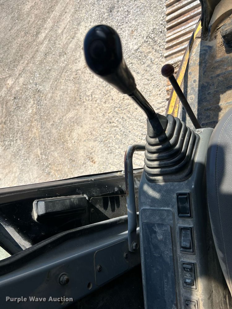 image for item LI9670 2000 Komatsu PC228USLC-2  excavator