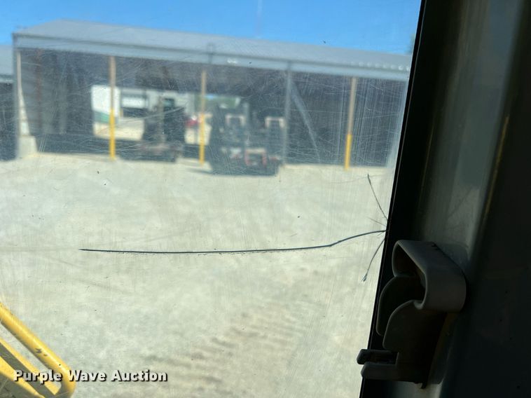 image for item LI9670 2000 Komatsu PC228USLC-2  excavator