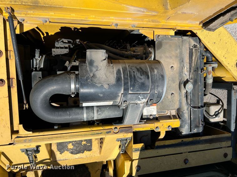 image for item LI9670 2000 Komatsu PC228USLC-2  excavator