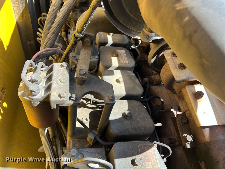 image for item LI9670 2000 Komatsu PC228USLC-2  excavator