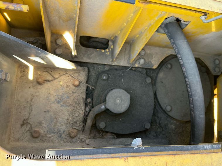 image for item LI9670 2000 Komatsu PC228USLC-2  excavator