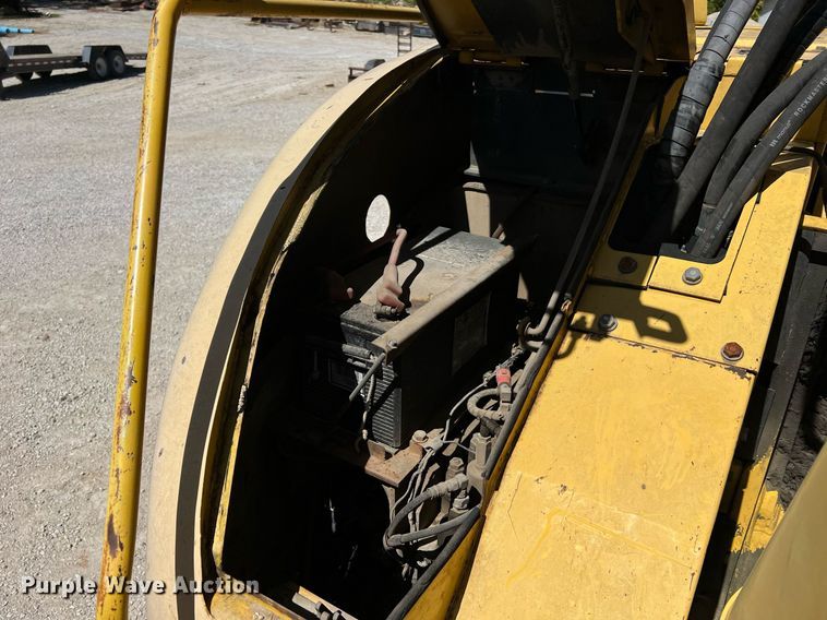 image for item LI9670 2000 Komatsu PC228USLC-2  excavator