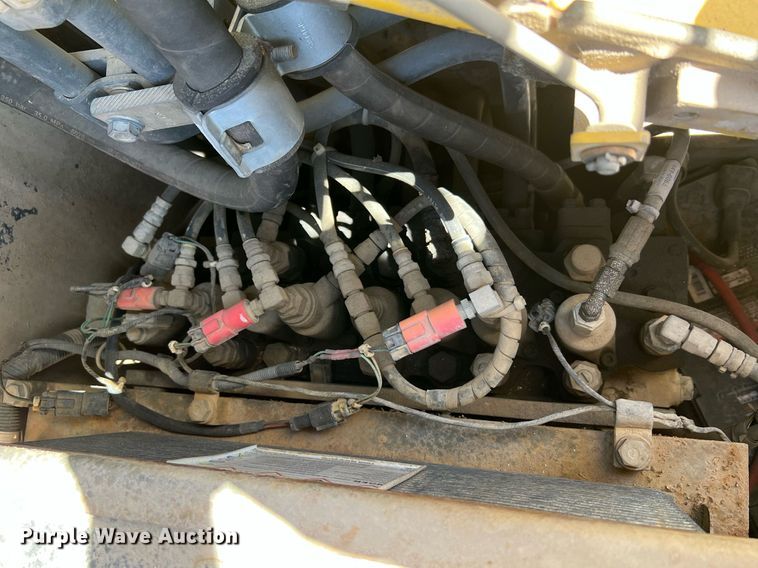 image for item LI9670 2000 Komatsu PC228USLC-2  excavator