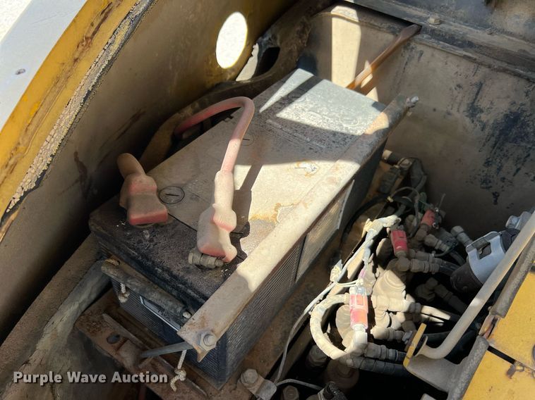 image for item LI9670 2000 Komatsu PC228USLC-2  excavator