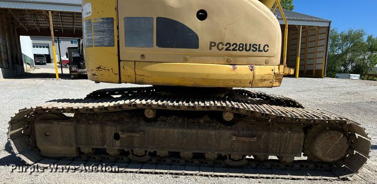 image for item LI9670 2000 Komatsu PC228USLC-2  excavator