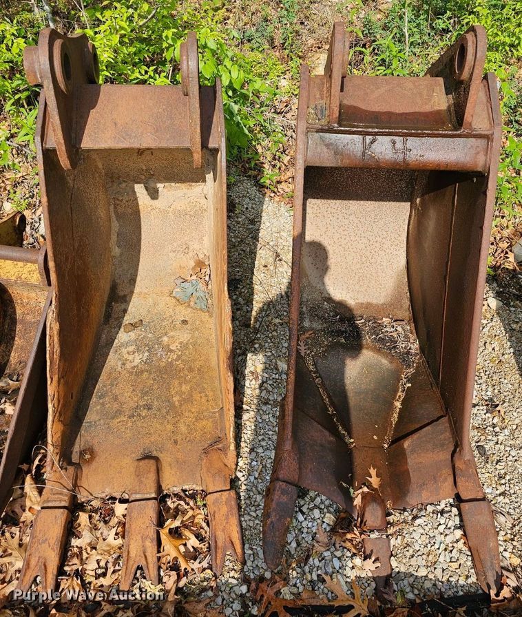 image for item LI9670 2000 Komatsu PC228USLC-2  excavator