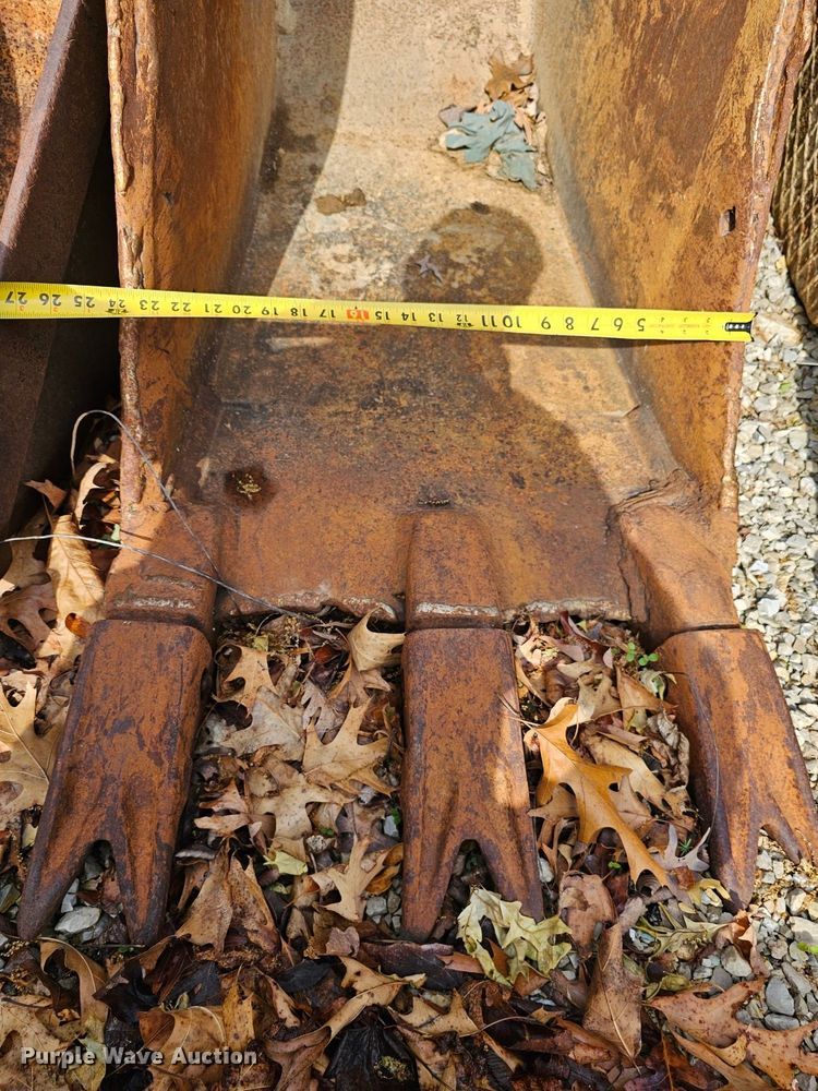 image for item LI9670 2000 Komatsu PC228USLC-2  excavator