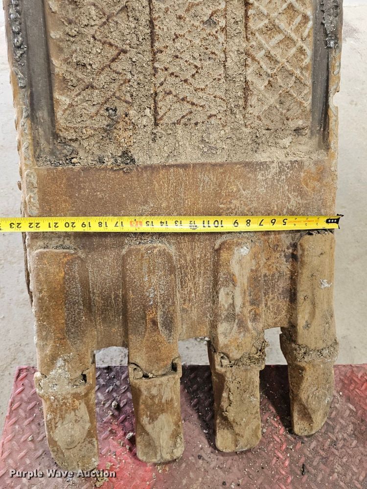 image for item LI9670 2000 Komatsu PC228USLC-2  excavator