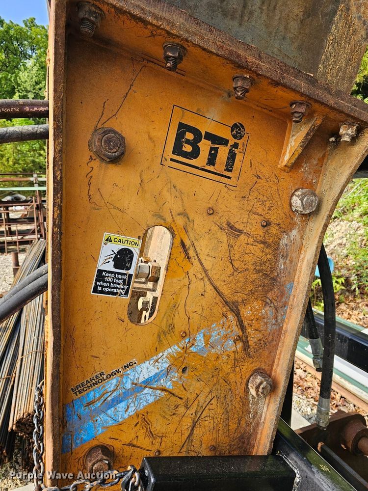 image for item LI9670 2000 Komatsu PC228USLC-2  excavator