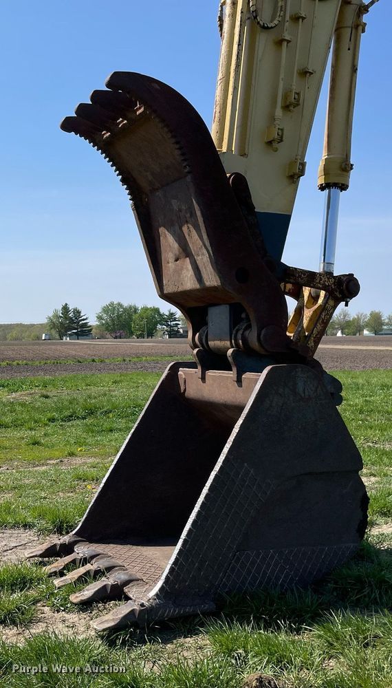 image for item LJ9622 Komatsu PC450-6  excavator