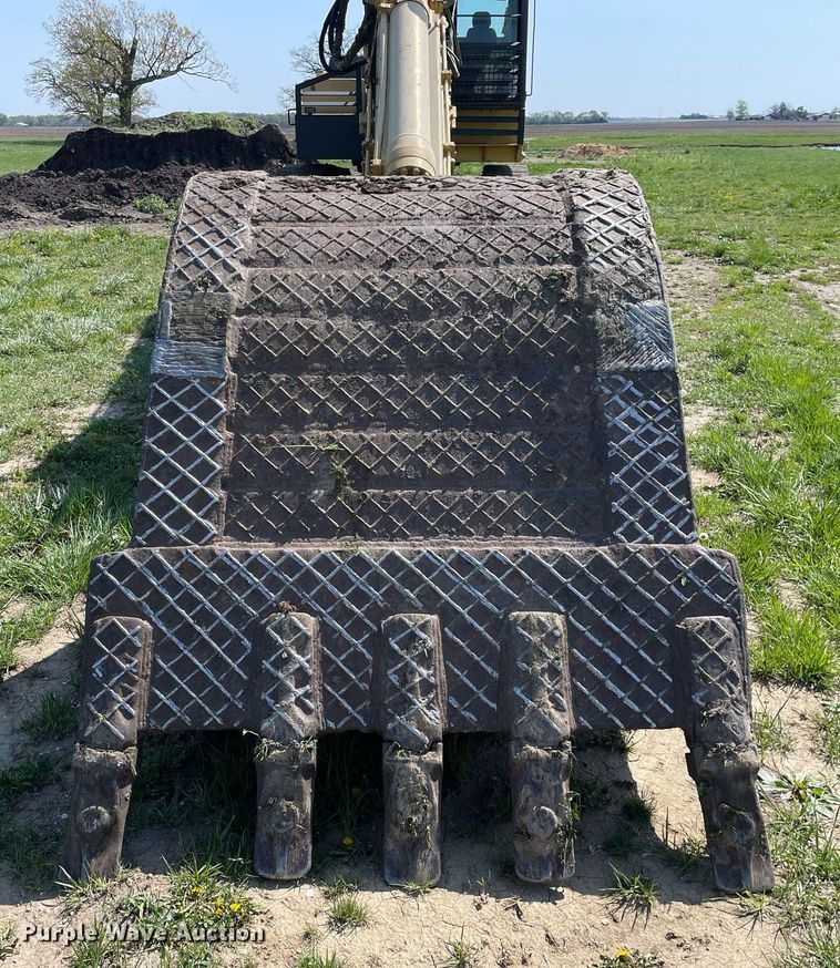 image for item LJ9622 Komatsu PC450-6  excavator