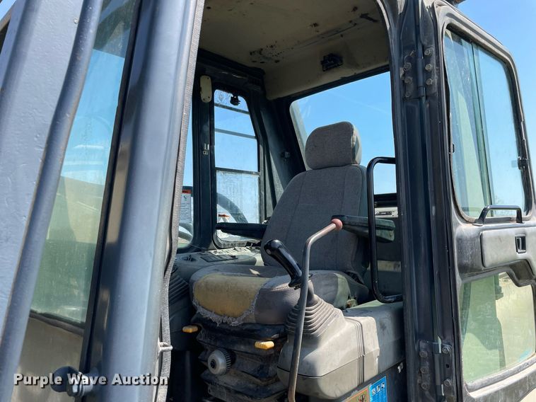 image for item LJ9622 Komatsu PC450-6  excavator