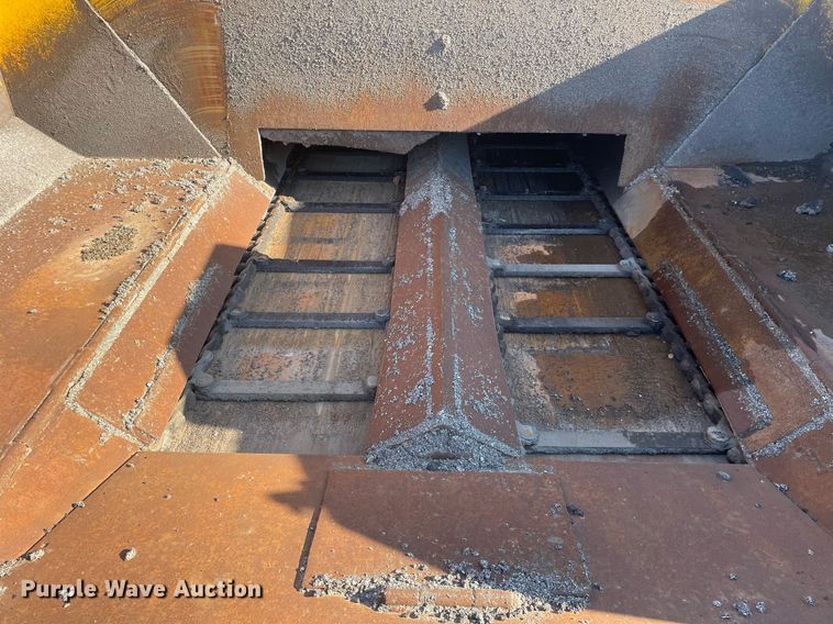 image for item LJ9624 1988 Blaw Knox PF-172  paver