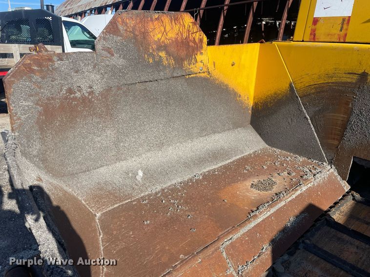 image for item LJ9624 1988 Blaw Knox PF-172  paver