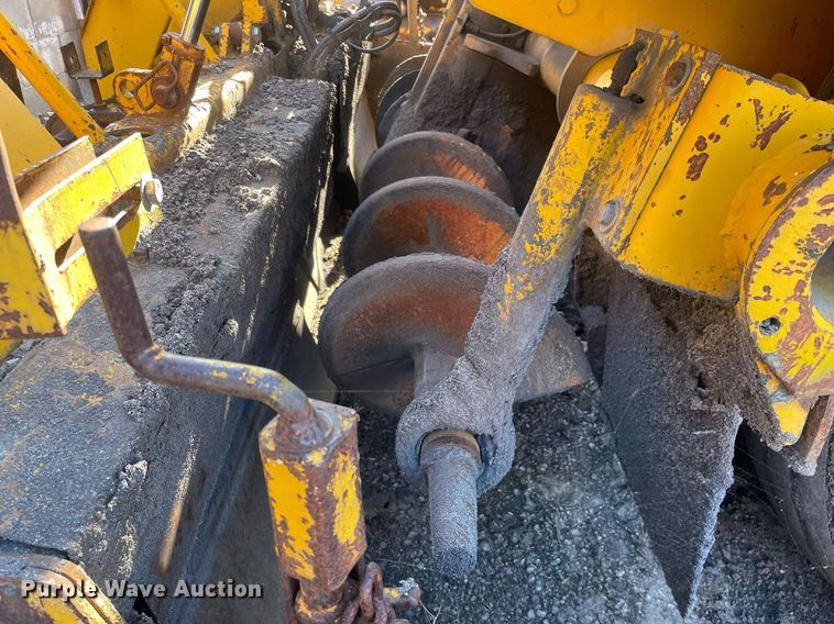 image for item LJ9624 1988 Blaw Knox PF-172  paver