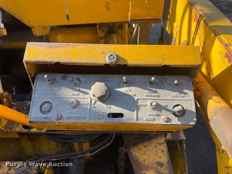 image for item LJ9624 1988 Blaw Knox PF-172  paver