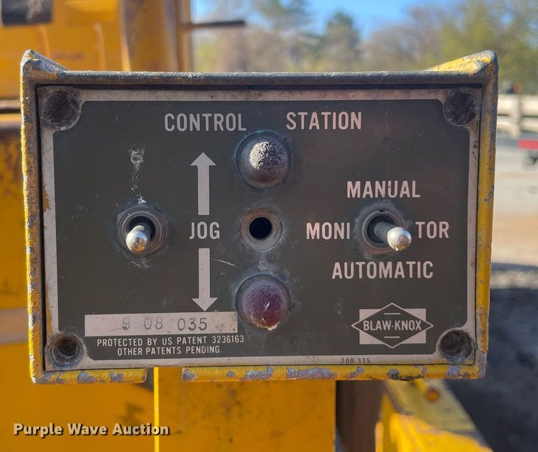 image for item LJ9624 1988 Blaw Knox PF-172  paver