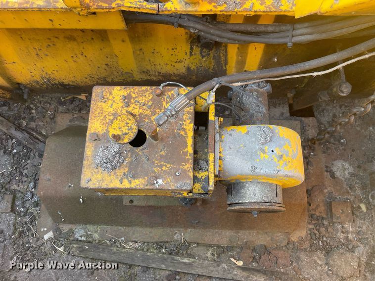 image for item LJ9624 1988 Blaw Knox PF-172  paver