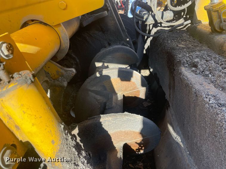 image for item LJ9624 1988 Blaw Knox PF-172  paver