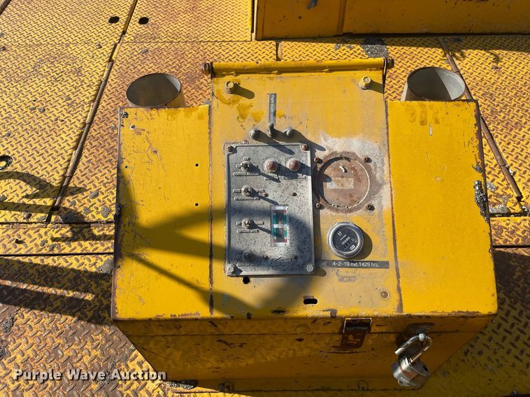 image for item LJ9624 1988 Blaw Knox PF-172  paver