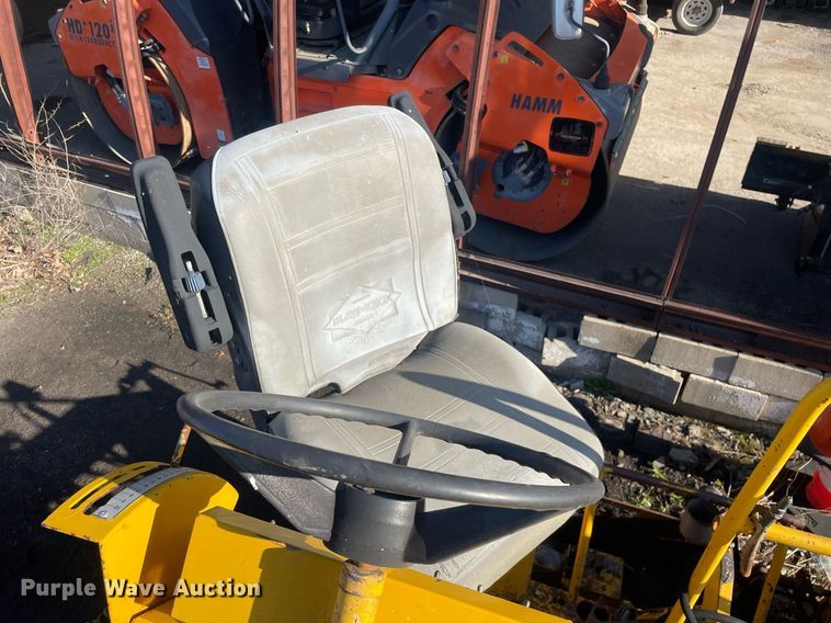 image for item LJ9624 1988 Blaw Knox PF-172  paver