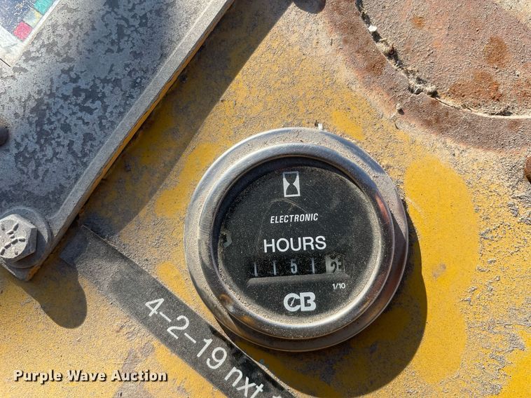 image for item LJ9624 1988 Blaw Knox PF-172  paver