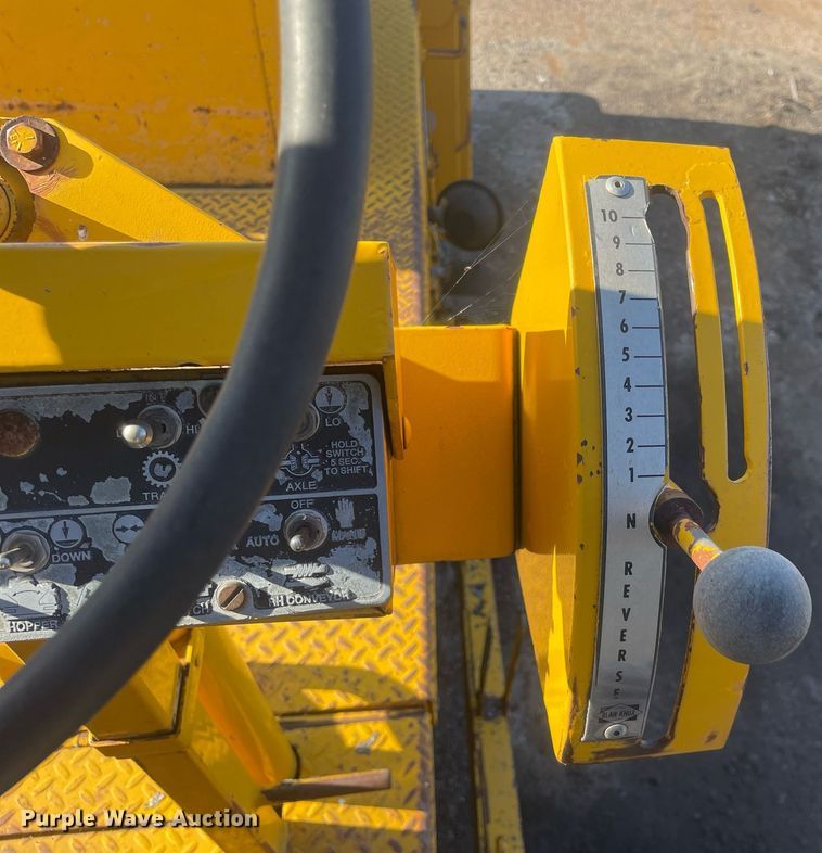 image for item LJ9624 1988 Blaw Knox PF-172  paver