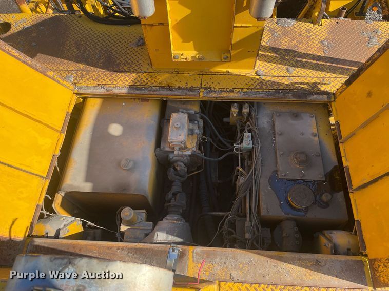 image for item LJ9624 1988 Blaw Knox PF-172  paver