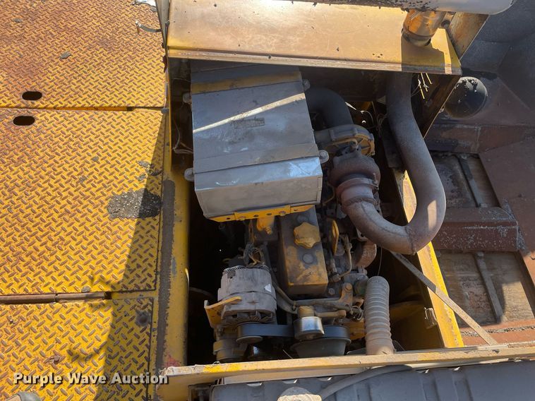 image for item LJ9624 1988 Blaw Knox PF-172  paver