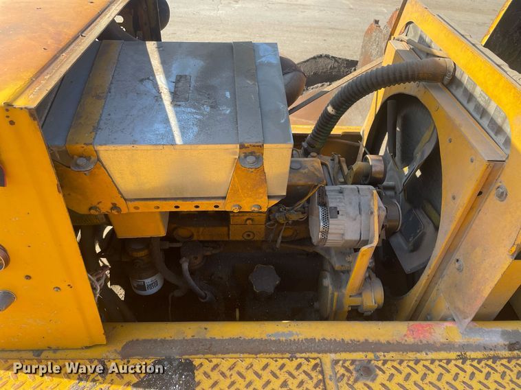 image for item LJ9624 1988 Blaw Knox PF-172  paver