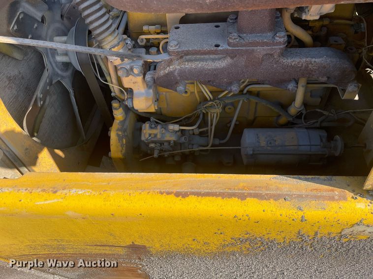 image for item LJ9624 1988 Blaw Knox PF-172  paver