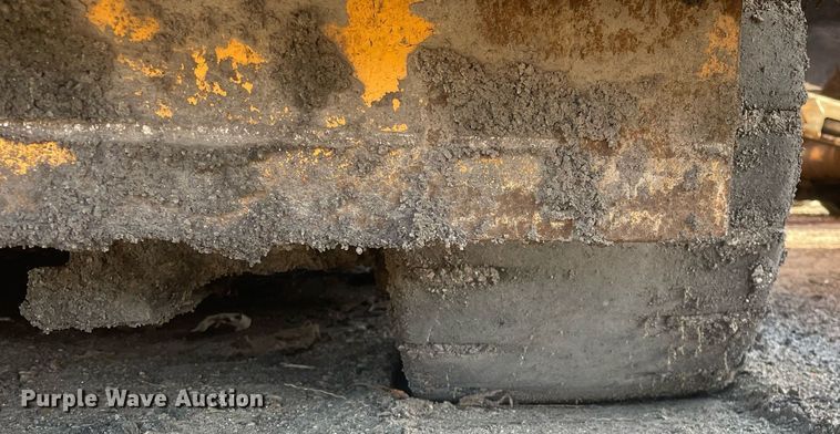 image for item LJ9624 1988 Blaw Knox PF-172  paver