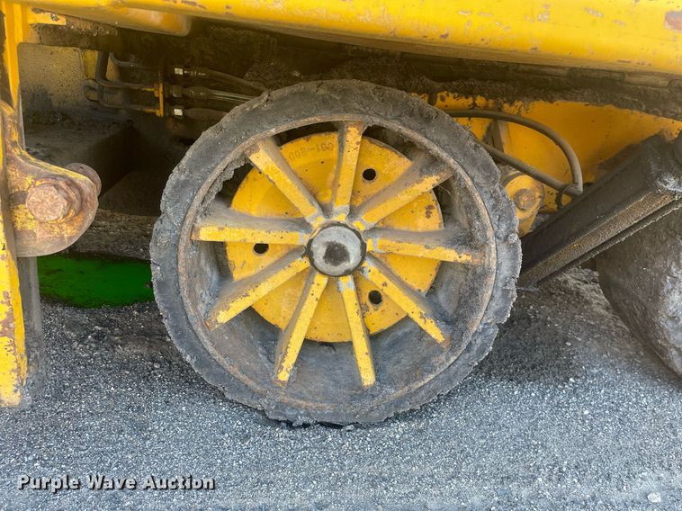 image for item LJ9624 1988 Blaw Knox PF-172  paver