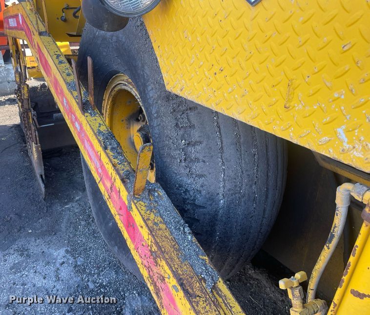 image for item LJ9624 1988 Blaw Knox PF-172  paver