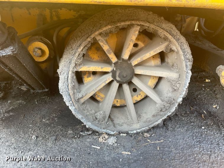 image for item LJ9624 1988 Blaw Knox PF-172  paver