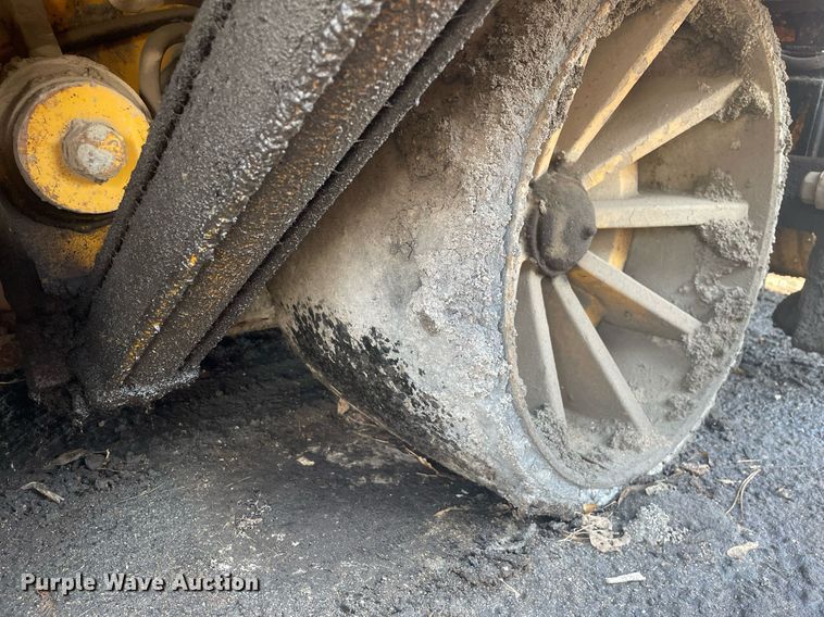 image for item LJ9624 1988 Blaw Knox PF-172  paver