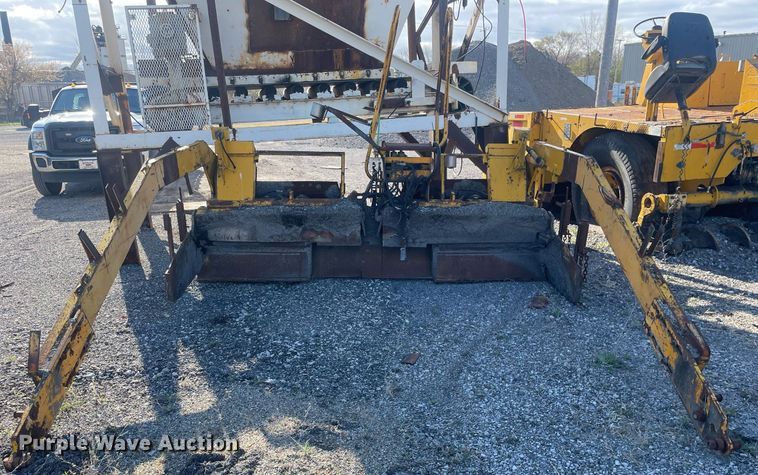 image for item LJ9624 1988 Blaw Knox PF-172  paver