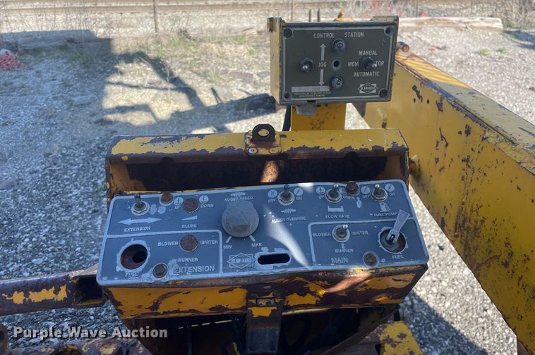 image for item LJ9624 1988 Blaw Knox PF-172  paver