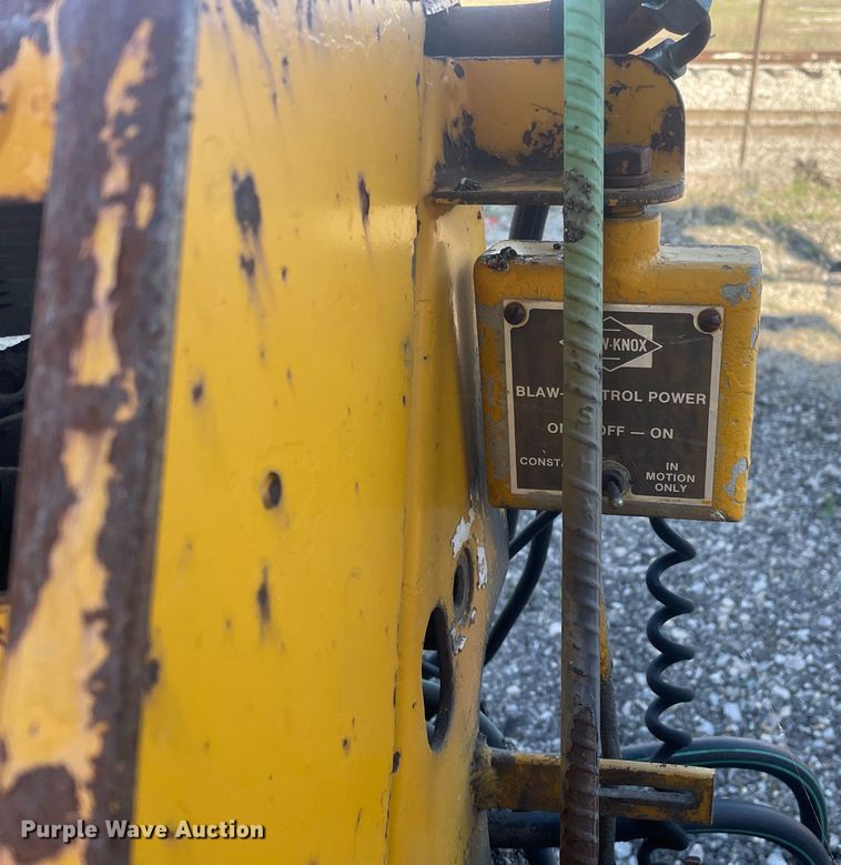 image for item LJ9624 1988 Blaw Knox PF-172  paver