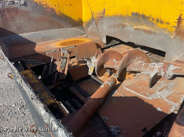 image for item LJ9624 1988 Blaw Knox PF-172  paver