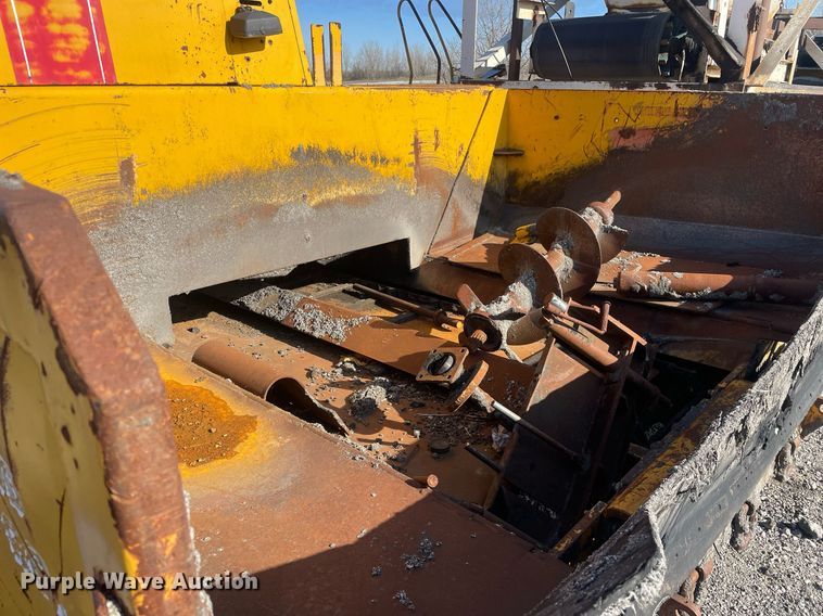 image for item LJ9624 1988 Blaw Knox PF-172  paver