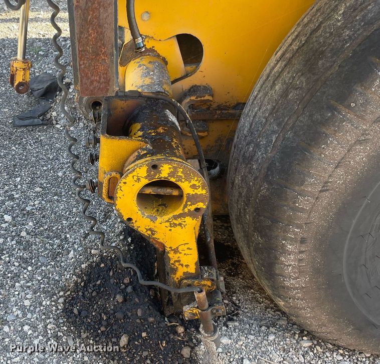 image for item LJ9624 1988 Blaw Knox PF-172  paver