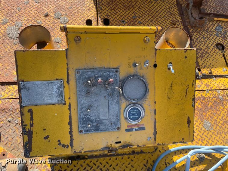 image for item LJ9624 1988 Blaw Knox PF-172  paver