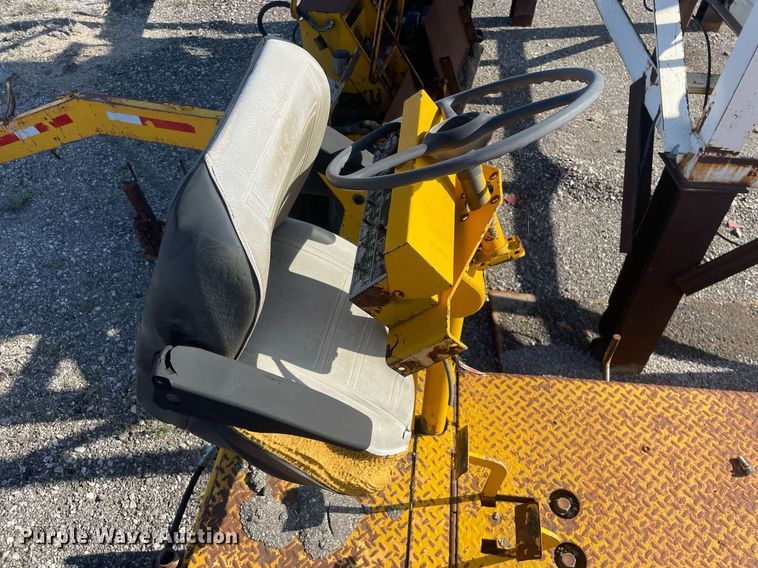 image for item LJ9624 1988 Blaw Knox PF-172  paver