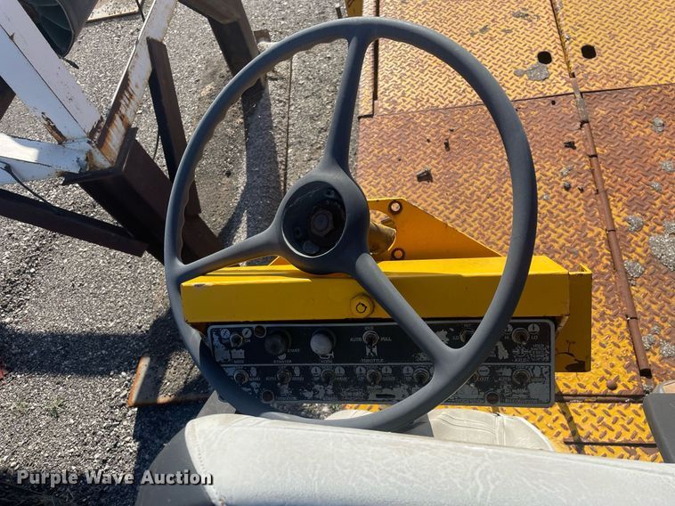 image for item LJ9624 1988 Blaw Knox PF-172  paver