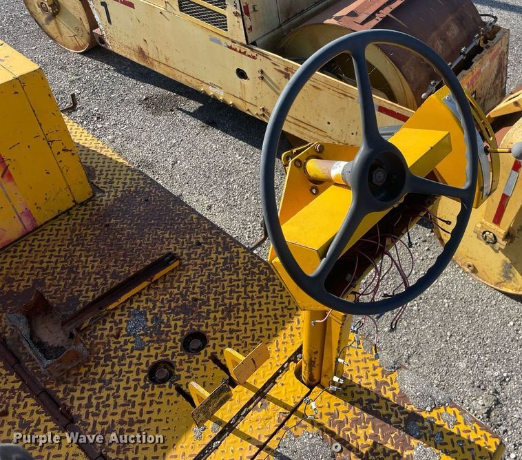 image for item LJ9624 1988 Blaw Knox PF-172  paver