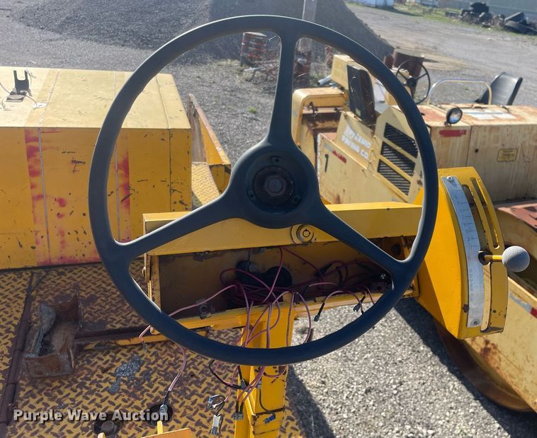 image for item LJ9624 1988 Blaw Knox PF-172  paver