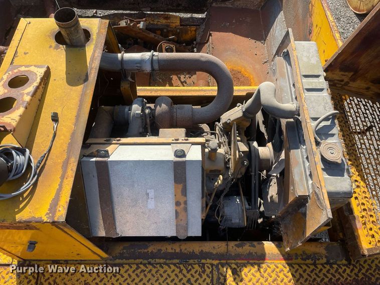 image for item LJ9624 1988 Blaw Knox PF-172  paver