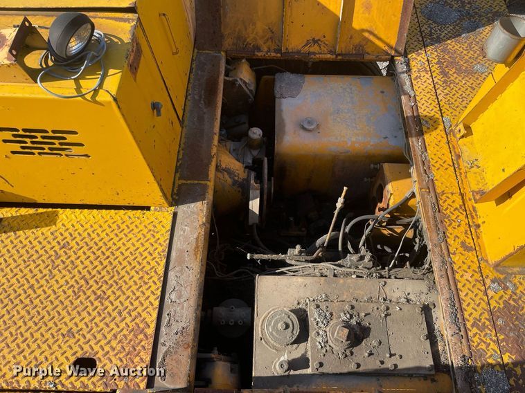 image for item LJ9624 1988 Blaw Knox PF-172  paver