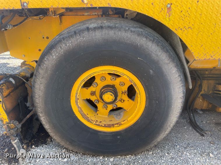 image for item LJ9624 1988 Blaw Knox PF-172  paver